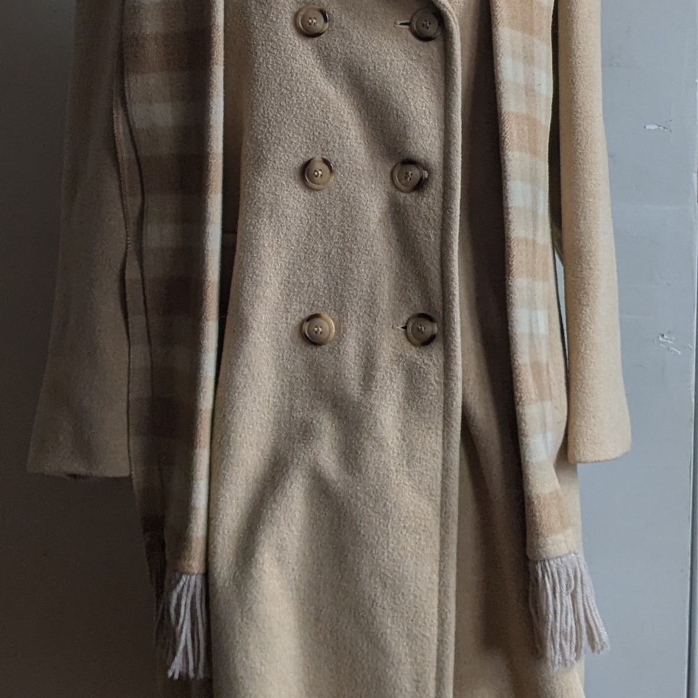 #Vintage  80s Women's Tan Double-Breasted Coat With Attached Scarf